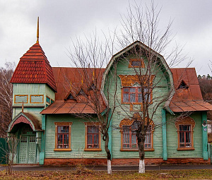 Дом Пришлецова (дом с русалками)