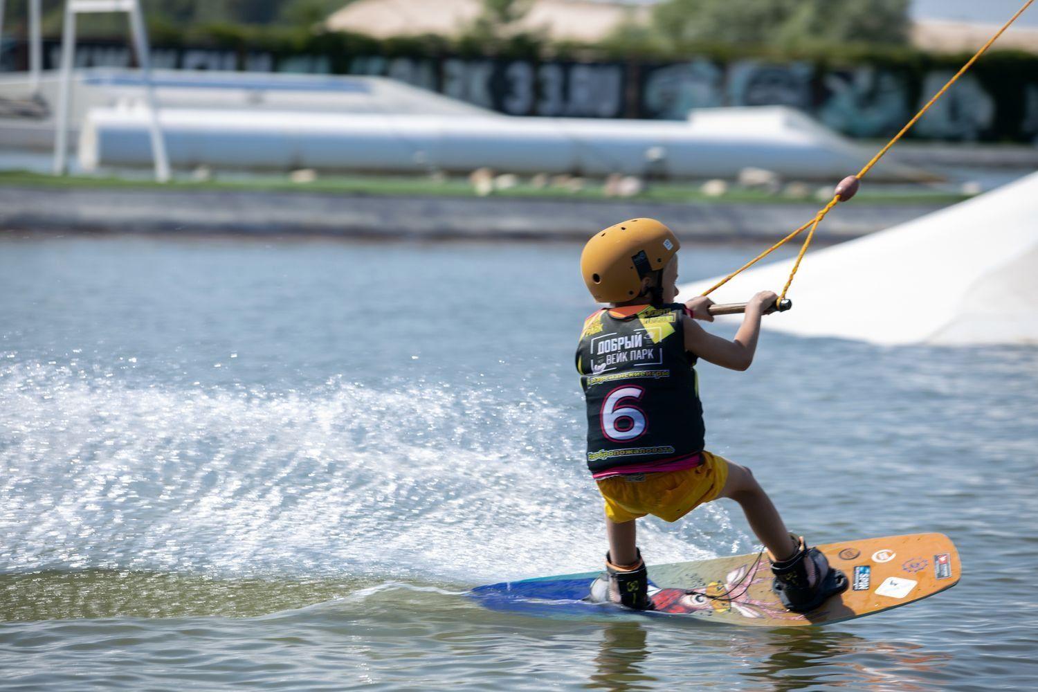 Спортивно-оздоровительный комплекс Funwakepark33-0