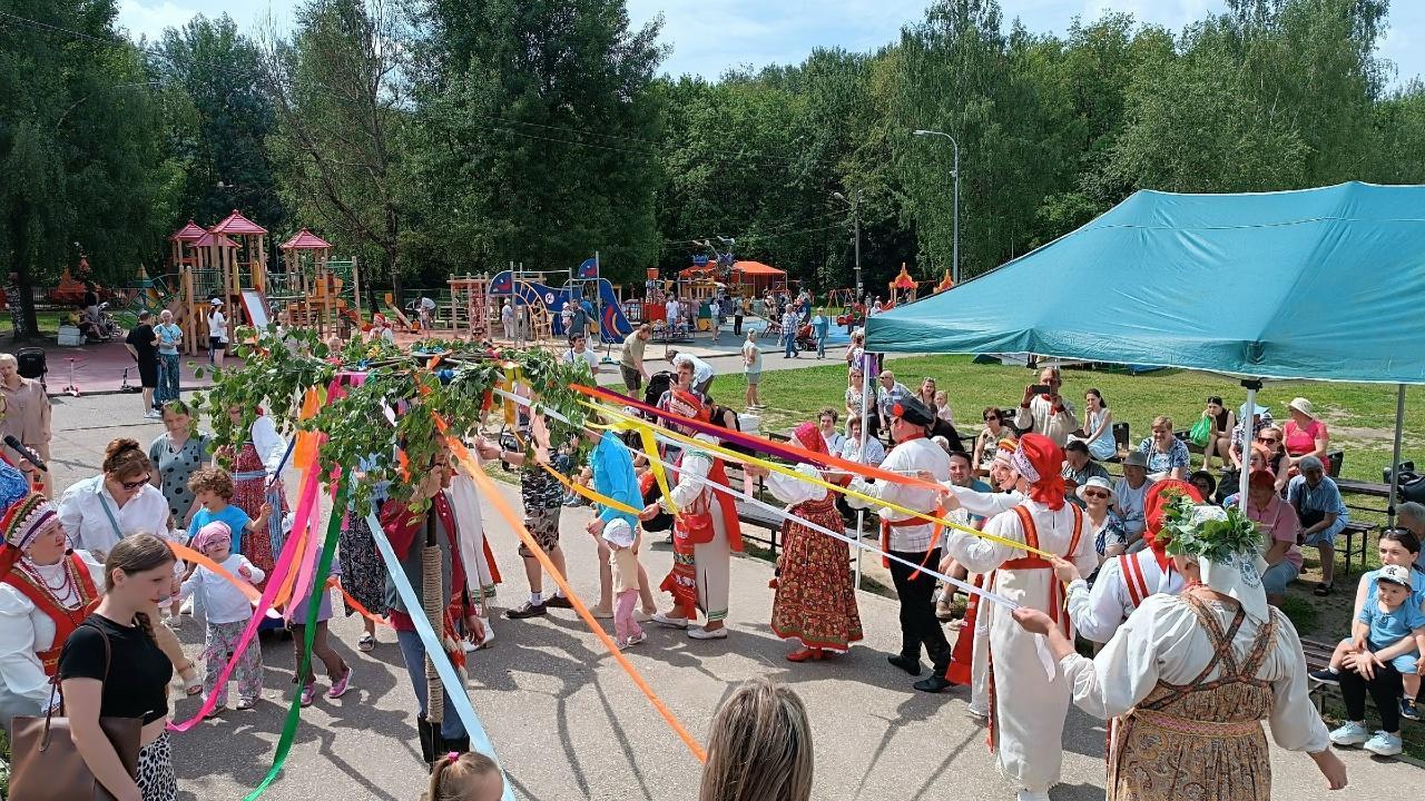 Троицкие гулянья «Праздник русской березки»