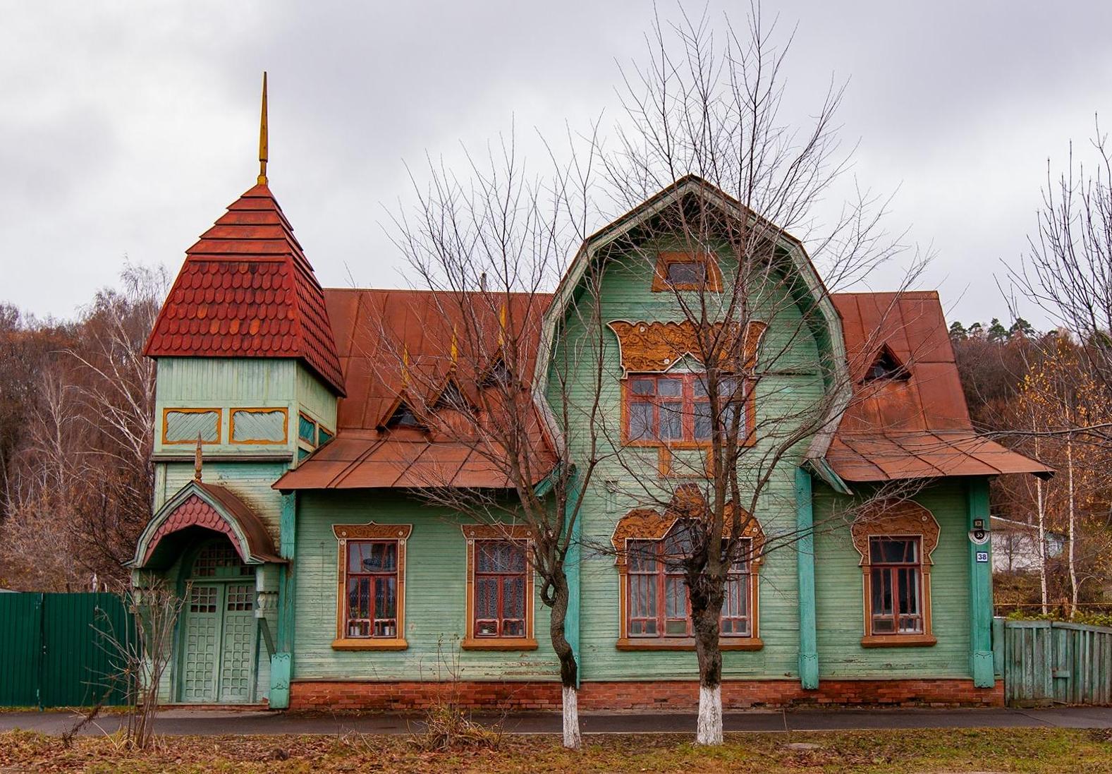 Дом Пришлецова (дом с русалками)