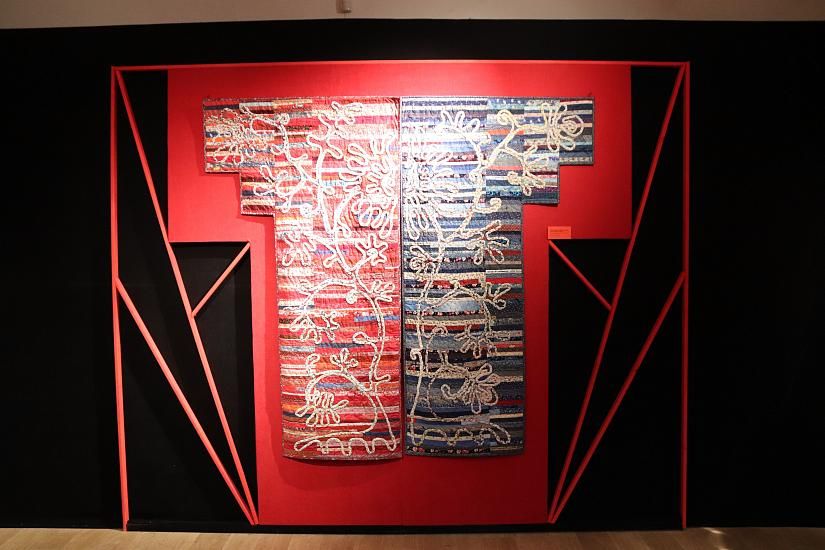 Выставка «Нить Ариадны - красный»-0