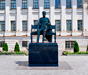 Памятник Владимиру Зворыкину