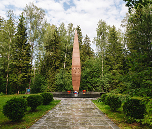 Мемориал на месте гибели Юрия Гагарина и Владимира Серёгина