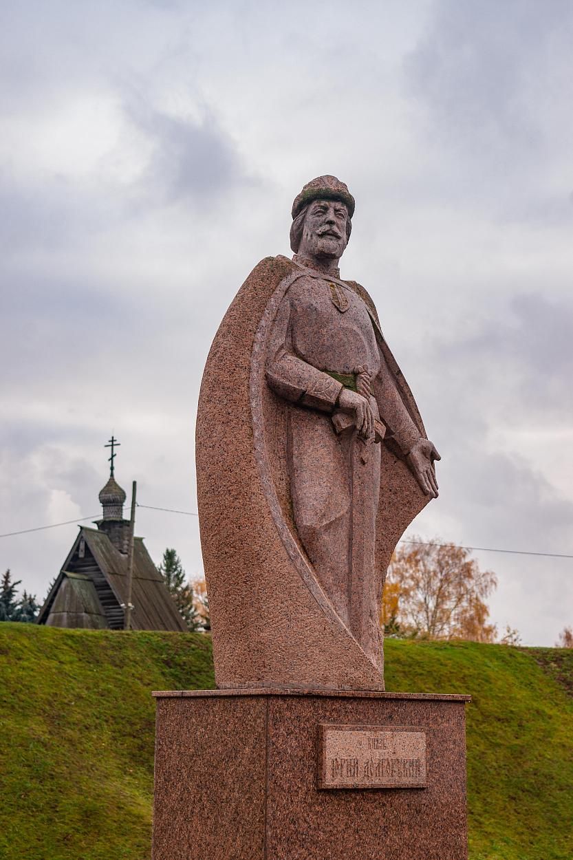 Памятник Юрию Долгорукому-2