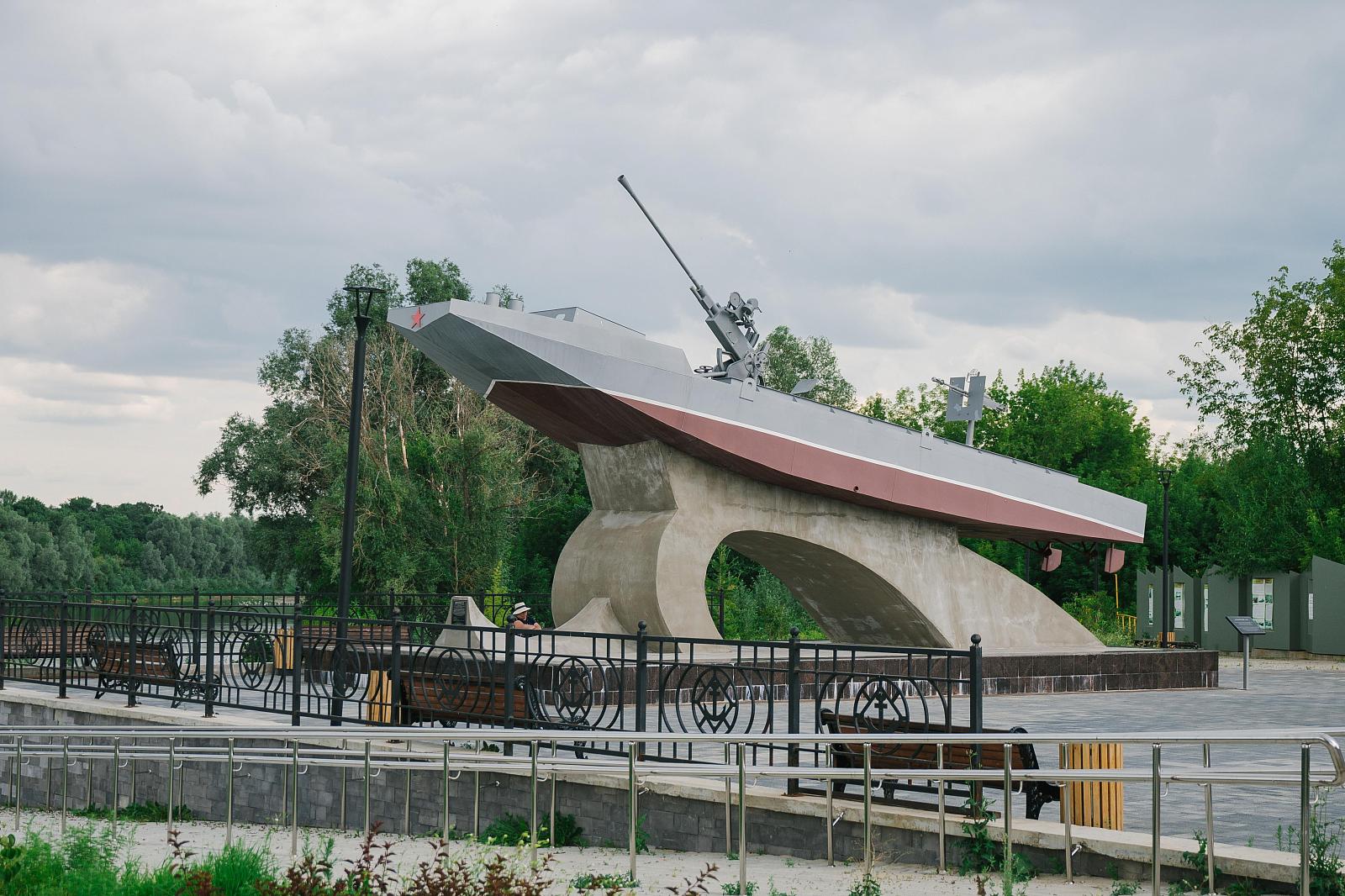 Десантный мотобот-2