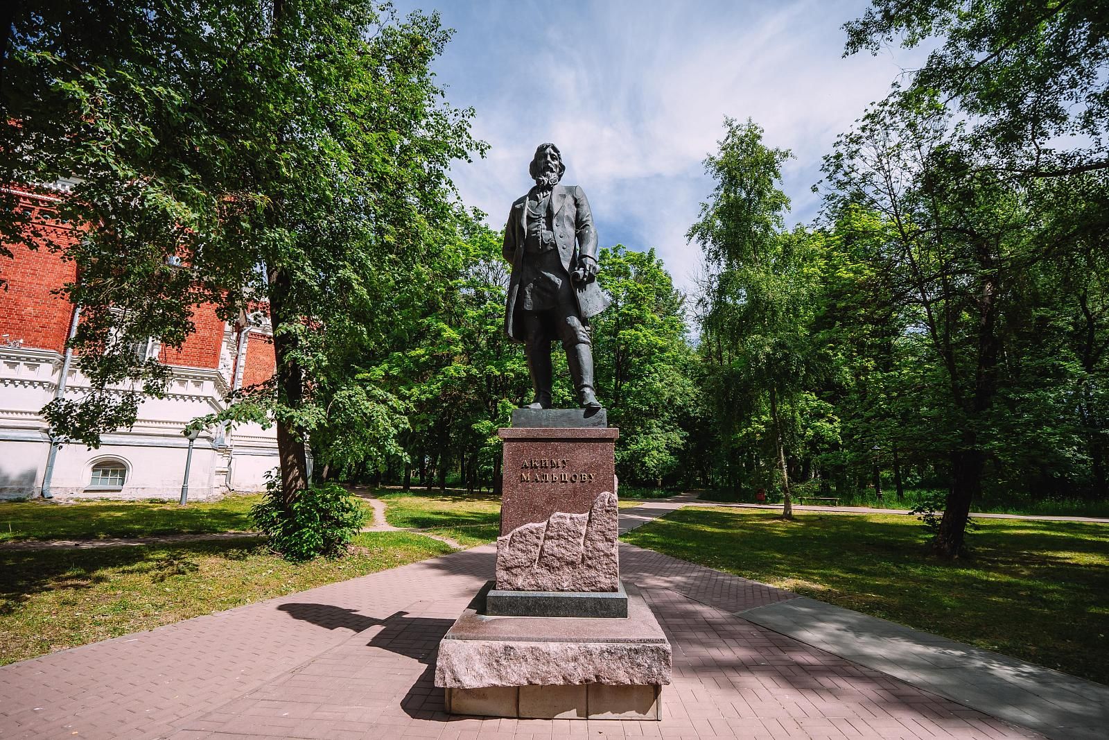 Памятник Акиму Мальцову-0