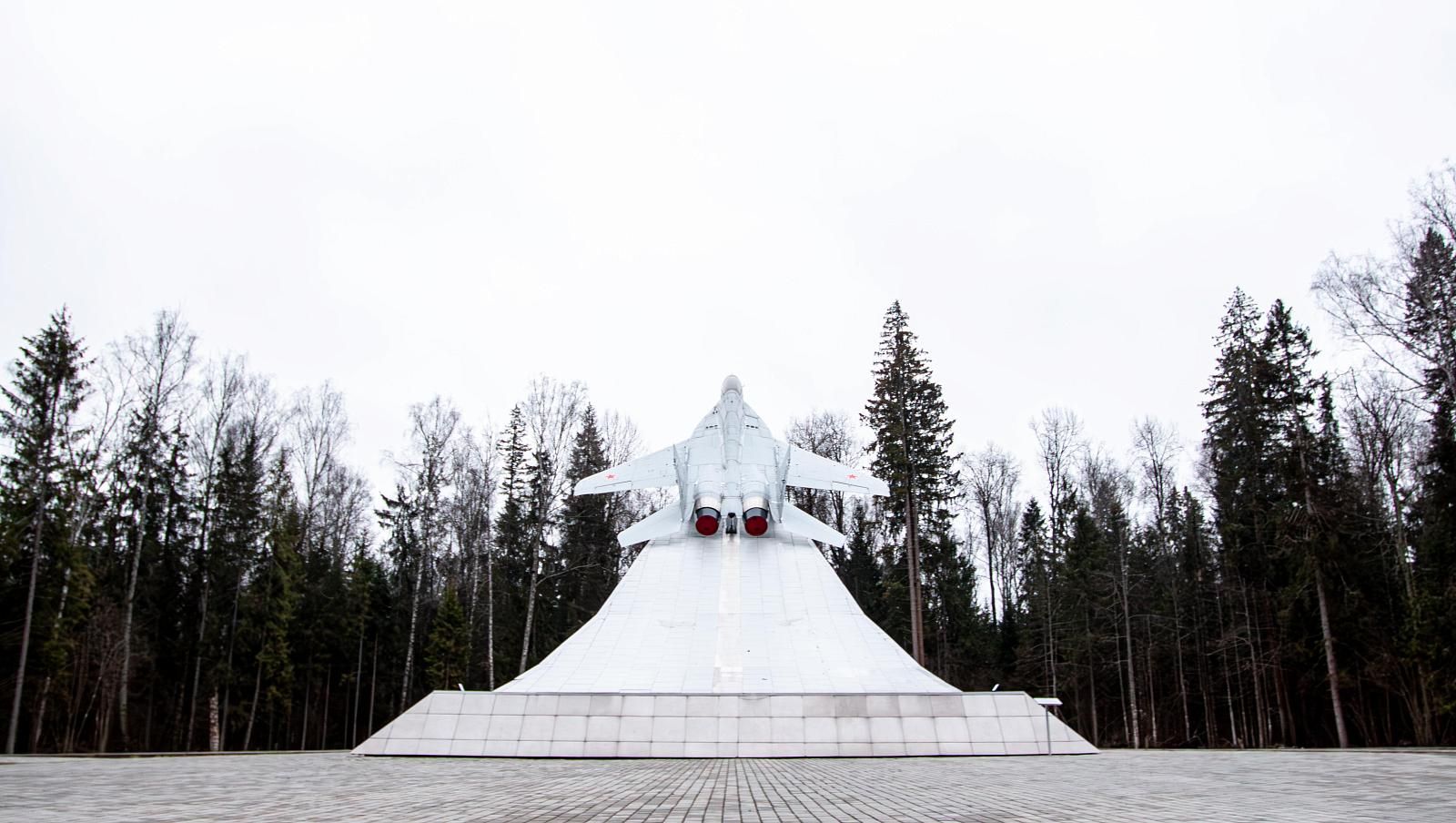 Мемориал на месте гибели Юрия Гагарина и Владимира Серёгина-3