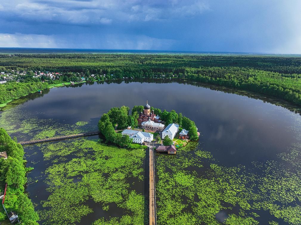 Свято-Введенская островная пустынь