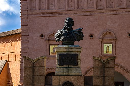 Памятник Дмитрию Пожарскому 