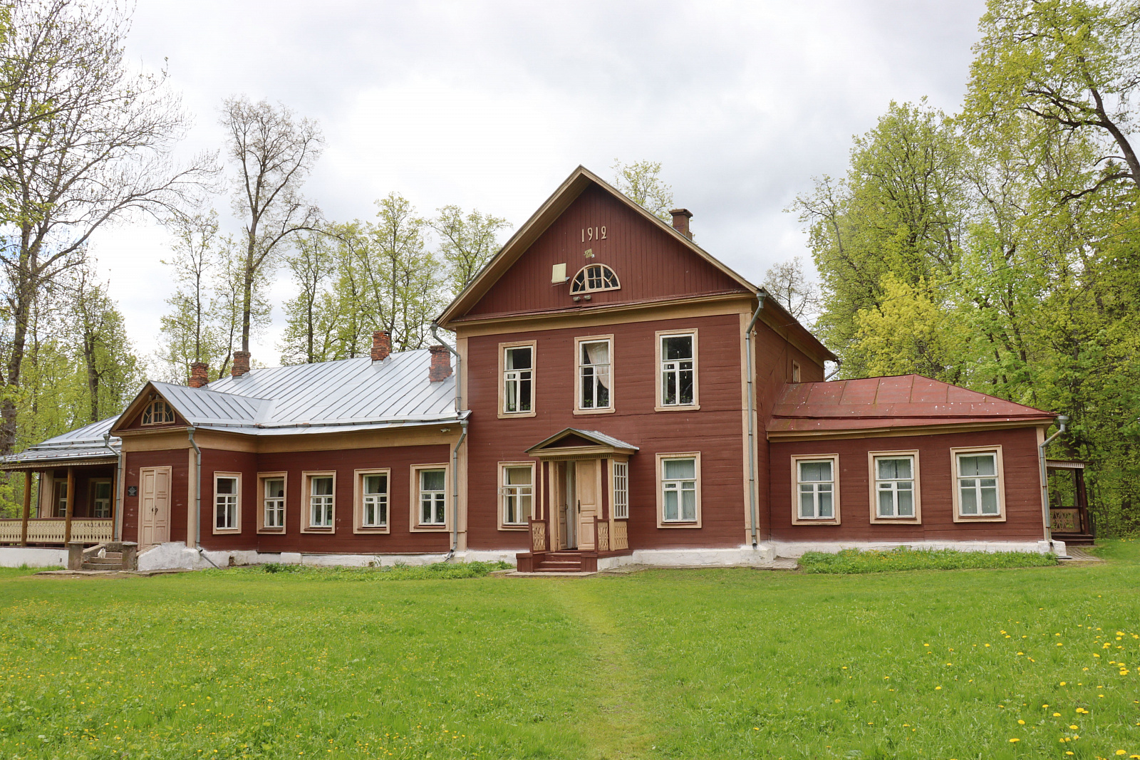 Дом-музей усадьба Н.Е.Жуковского-0