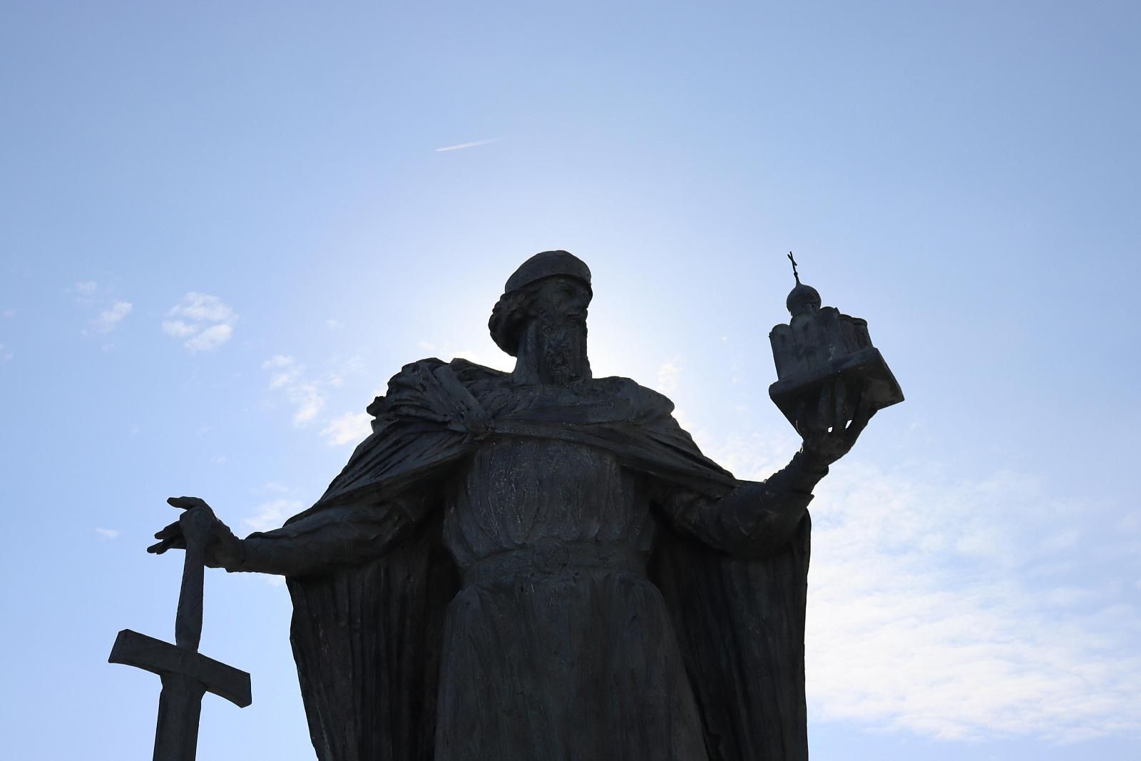 Памятник Юрию Долгорукому-2