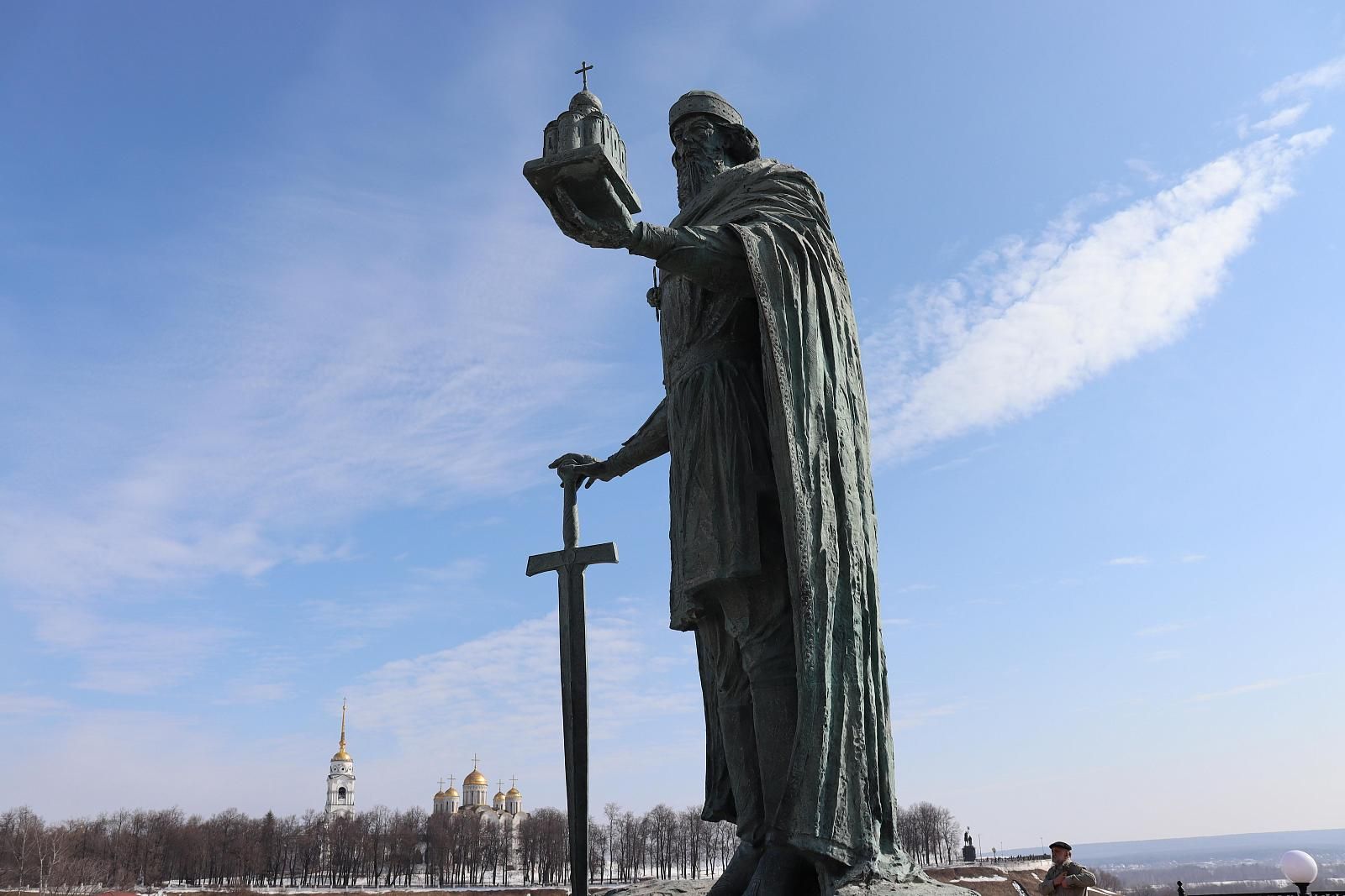 Памятник Юрию Долгорукому-3