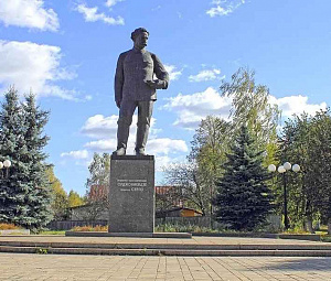 Памятник Григорию Константиновичу Орджоникидзе (Серго Орджоникидзе) 