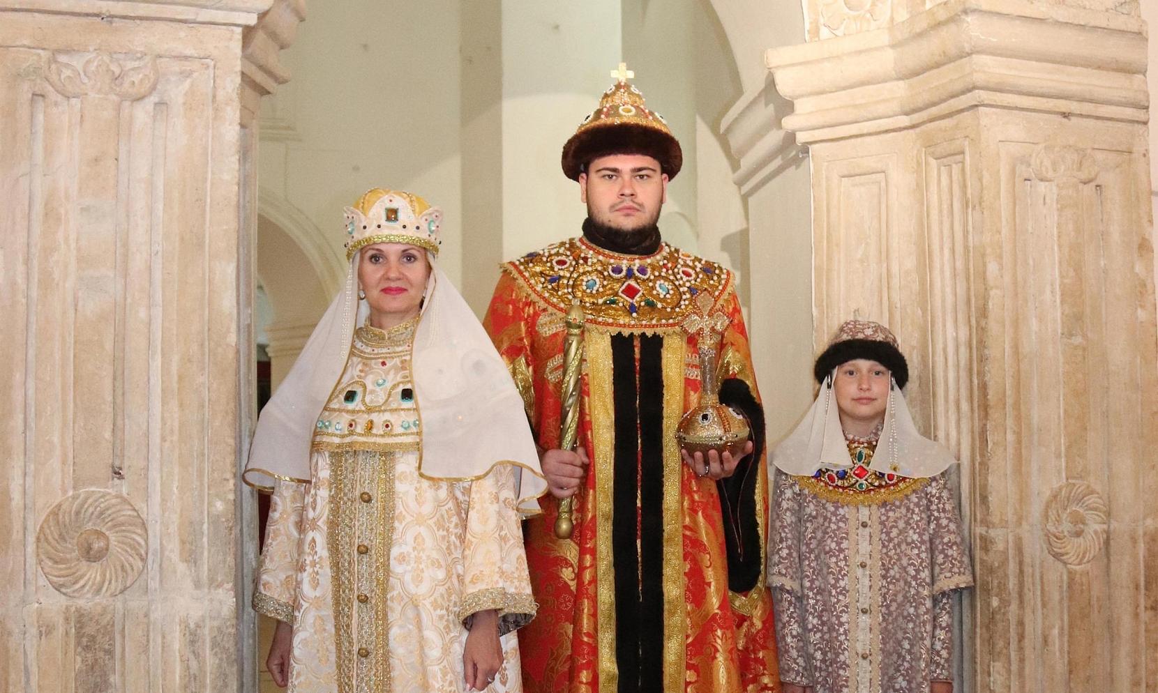 Фото в старинных костюмах в Александровской слободе