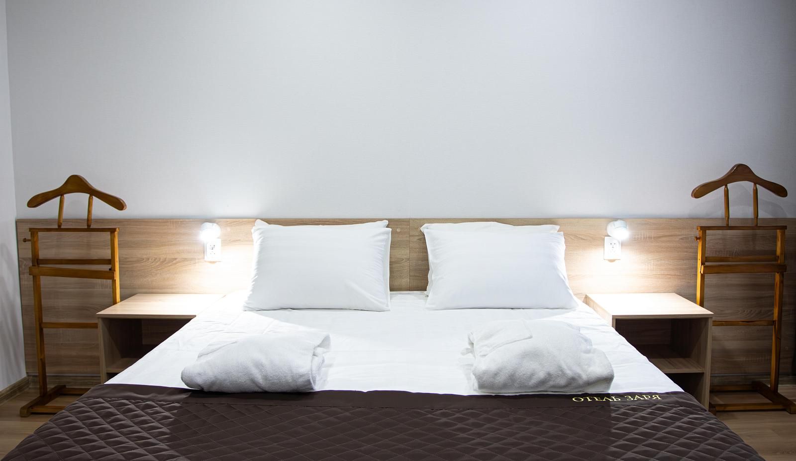 Отель «Заря»-1