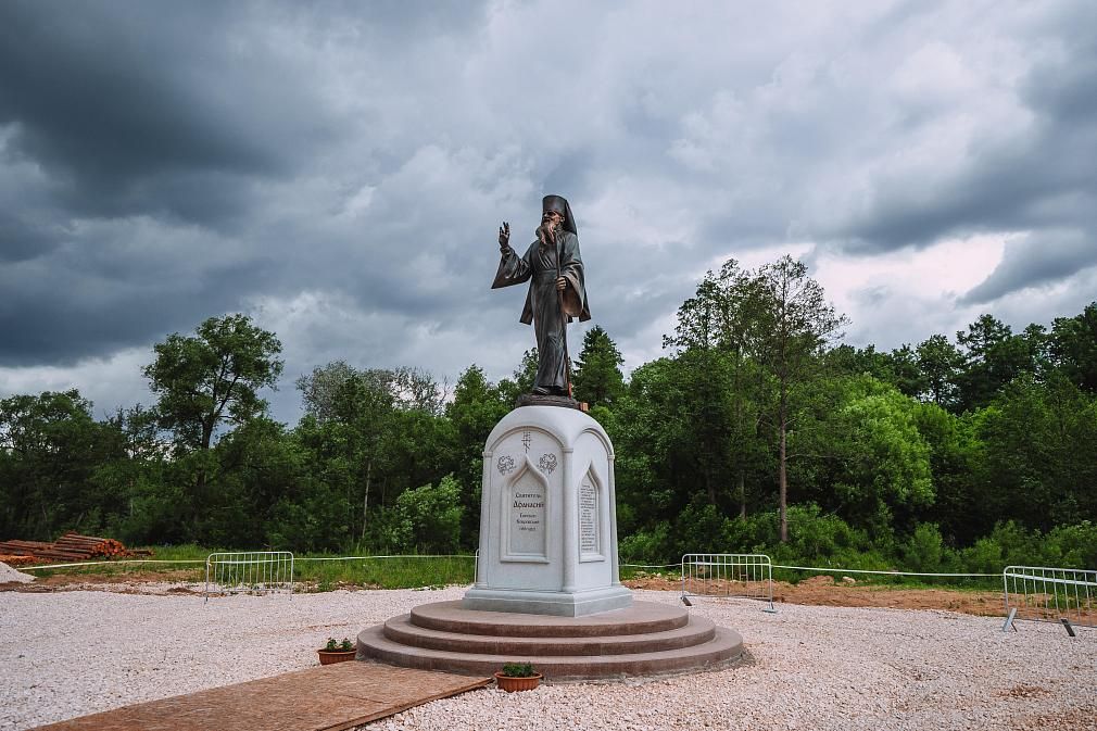 Памятник святителю Афанасию (Сахарову)