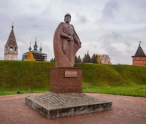 Памятник Юрию Долгорукому