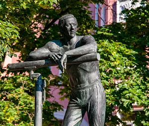 Памятник Николаю Андрианову