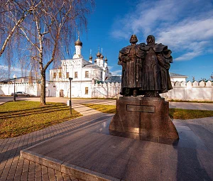 Памятник Петру и Февронии