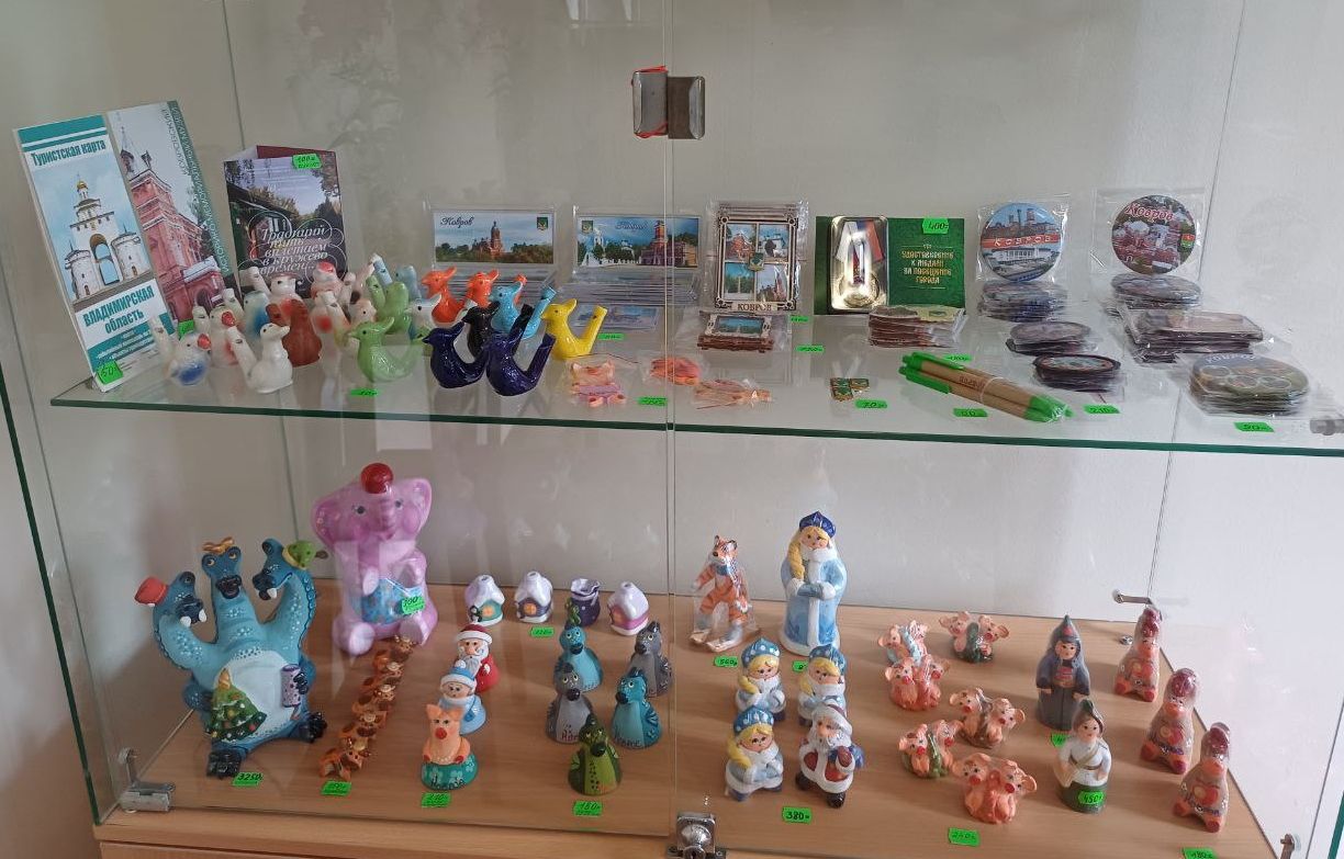 Салон в Музее природы и этнографии-0