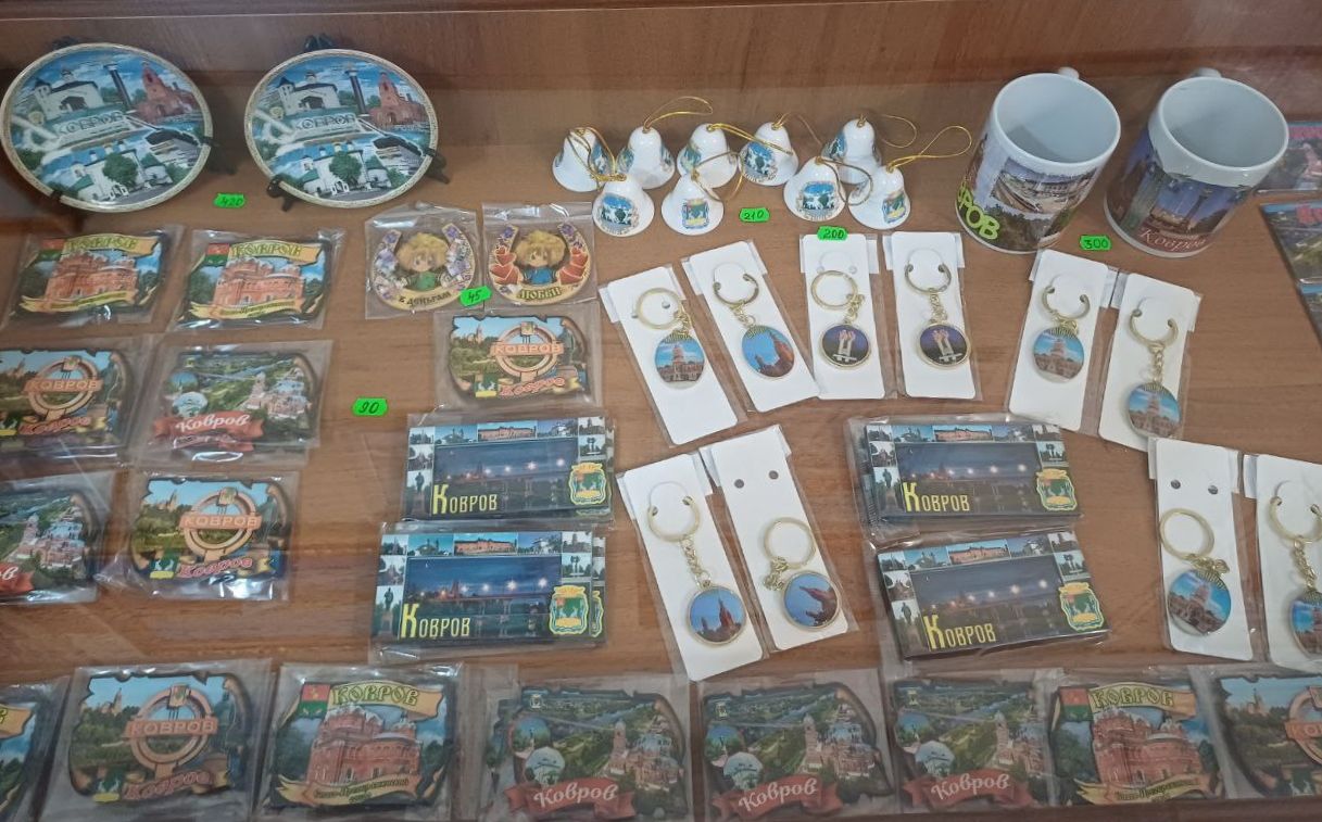 Художественный салон-8